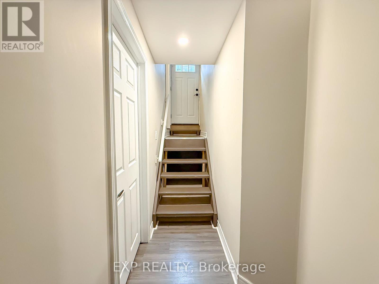 Photo 16 of 56 Hansford Drive, Brantford ON