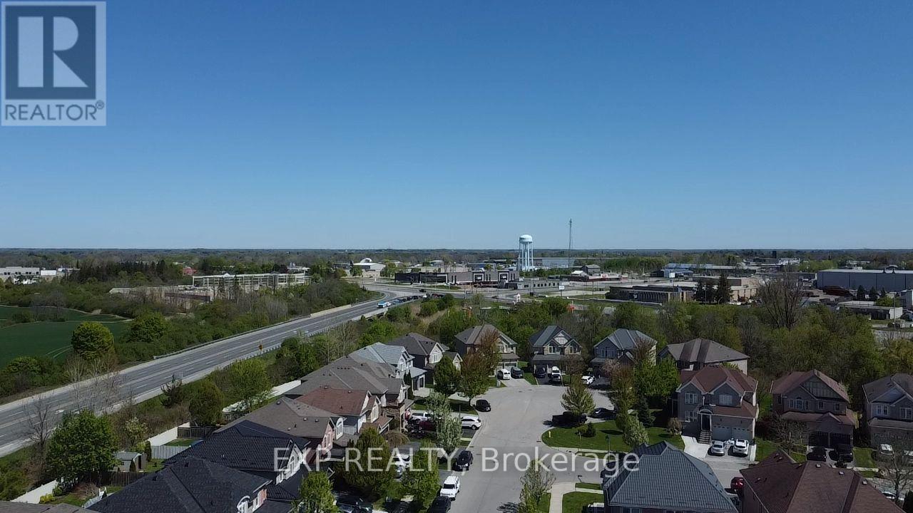 Photo 25 of 56 Hansford Drive, Brantford ON