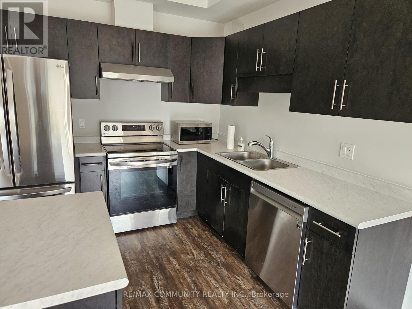 Photo 6 of 112 4552 Portage Parkway, Niagara Falls ON