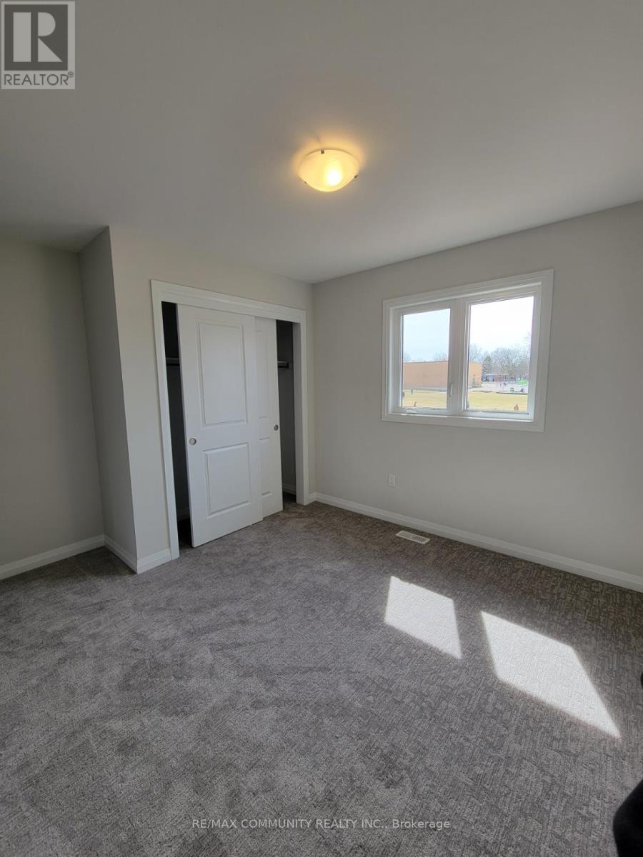 Photo 3 of 112 4552 Portage Parkway, Niagara Falls ON
