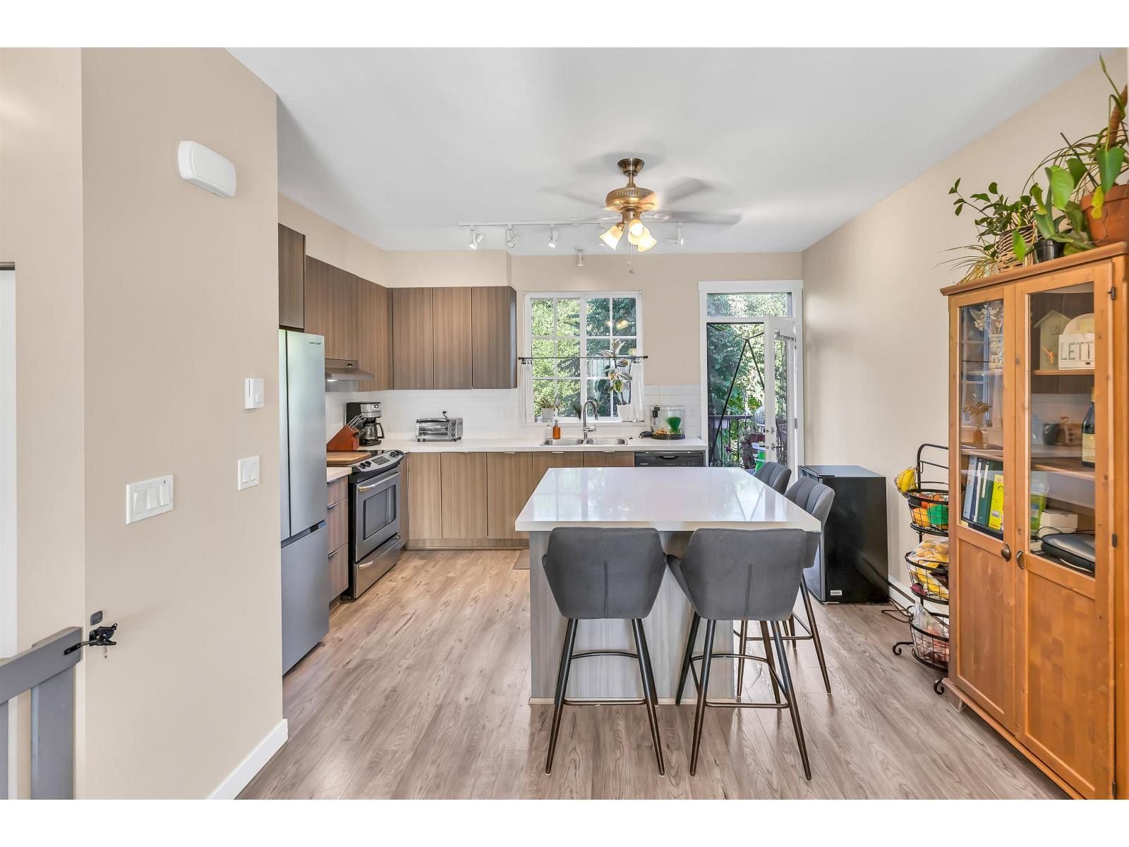 Photo 3 of 46 30989 Westridge Place, Abbotsford BC