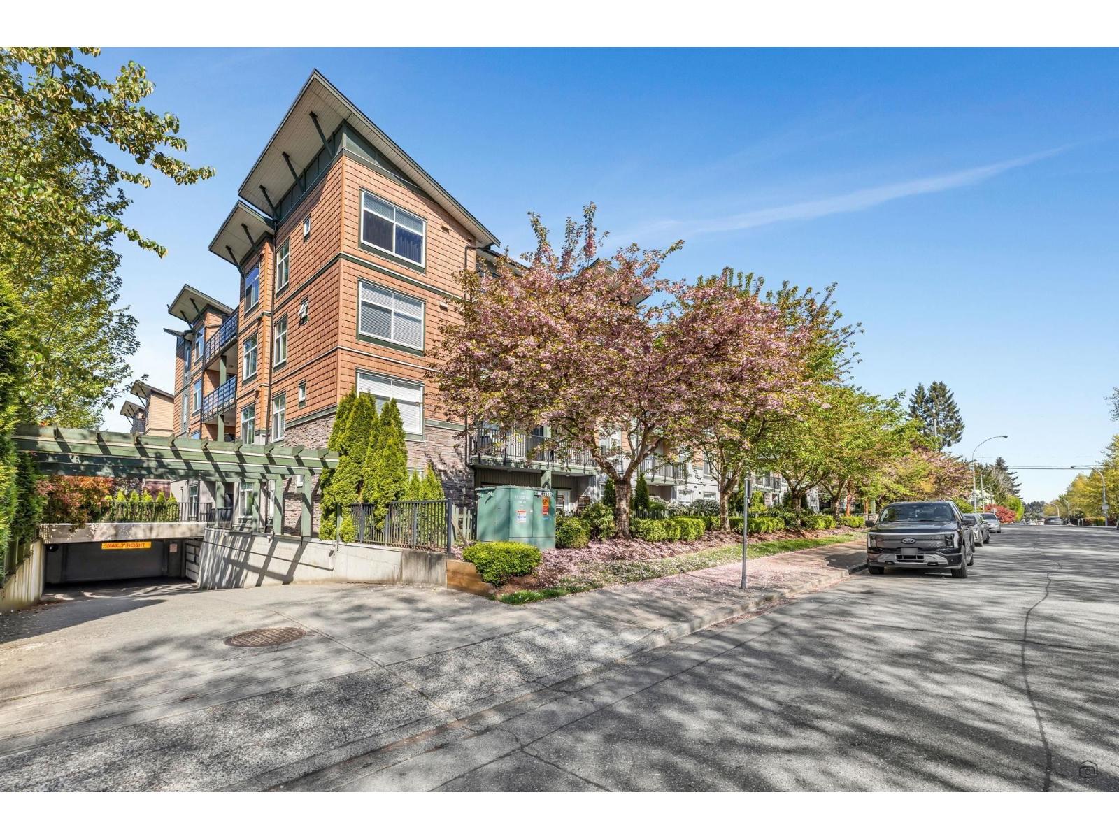 Photo 3 of 305 8183 121 A Street, Surrey BC