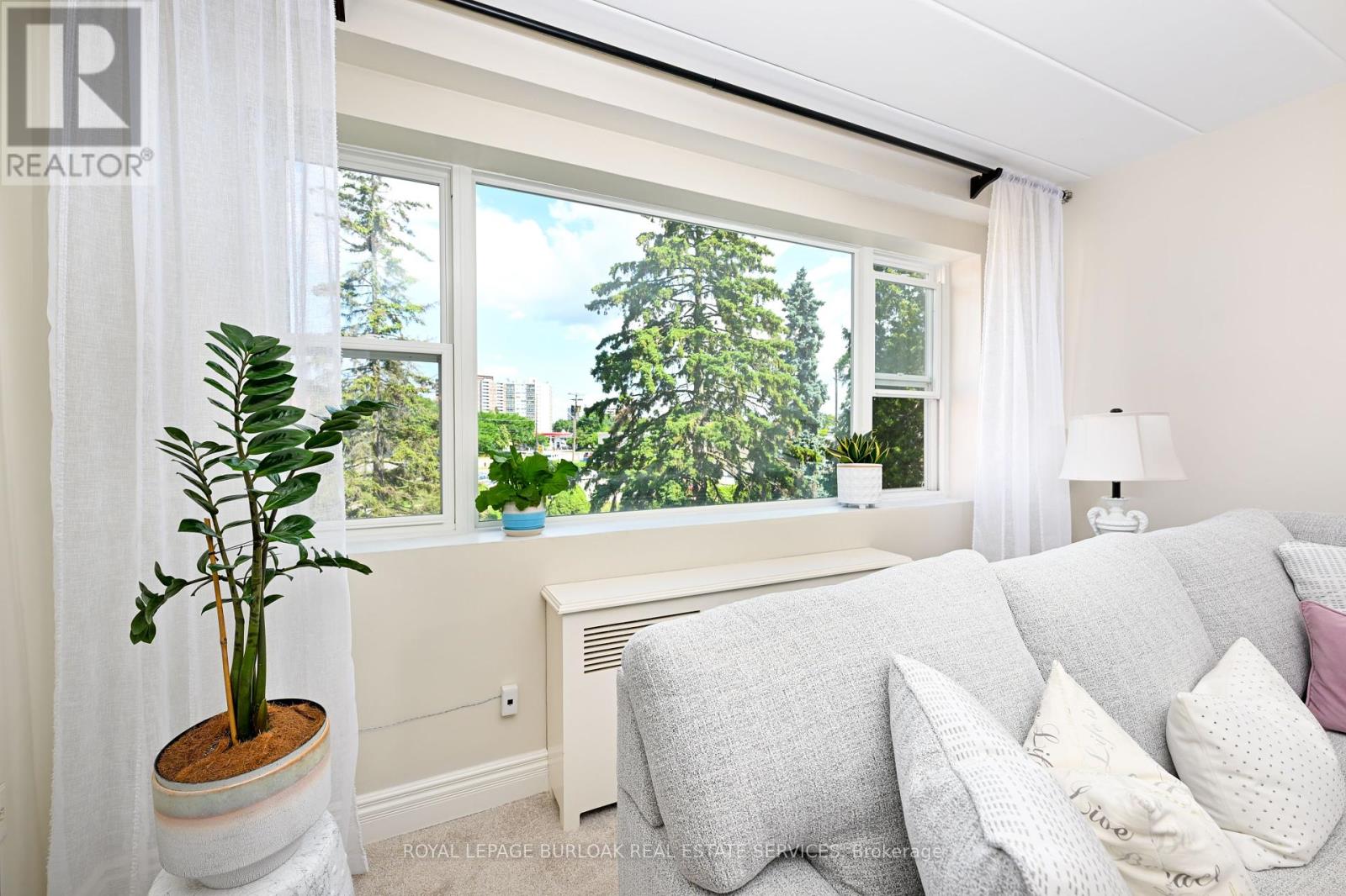 Photo 11 of 9 2422 New Street, Burlington ON