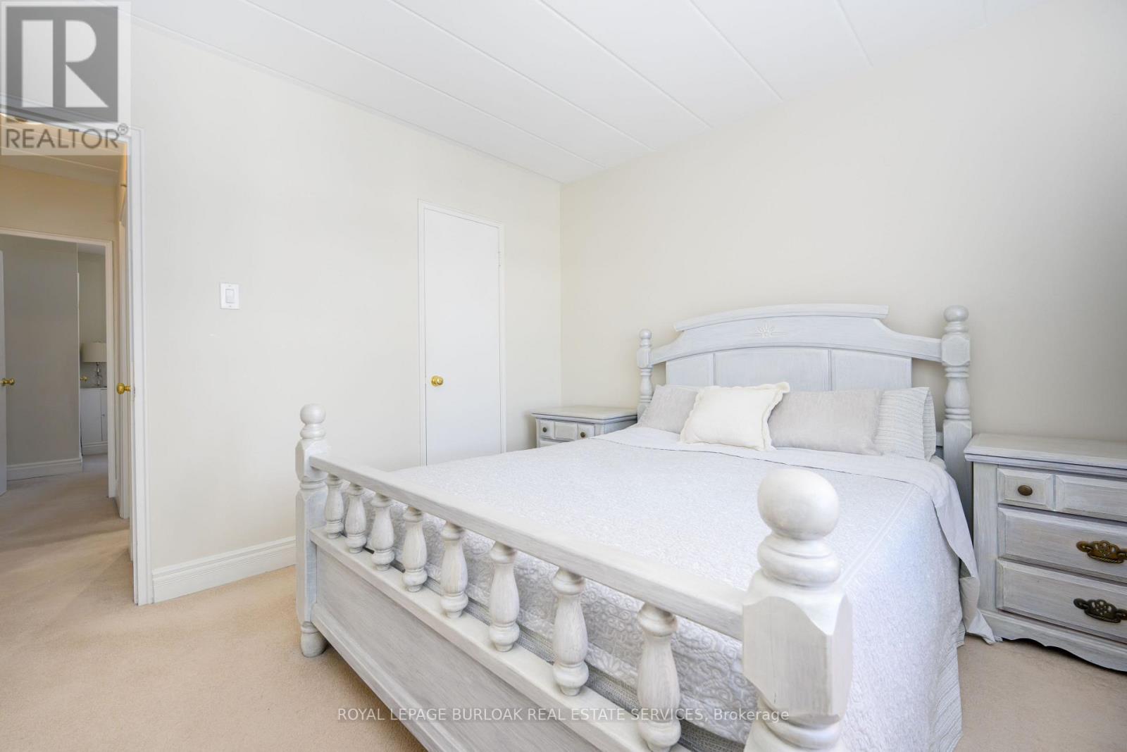 Photo 21 of 9 2422 New Street, Burlington ON