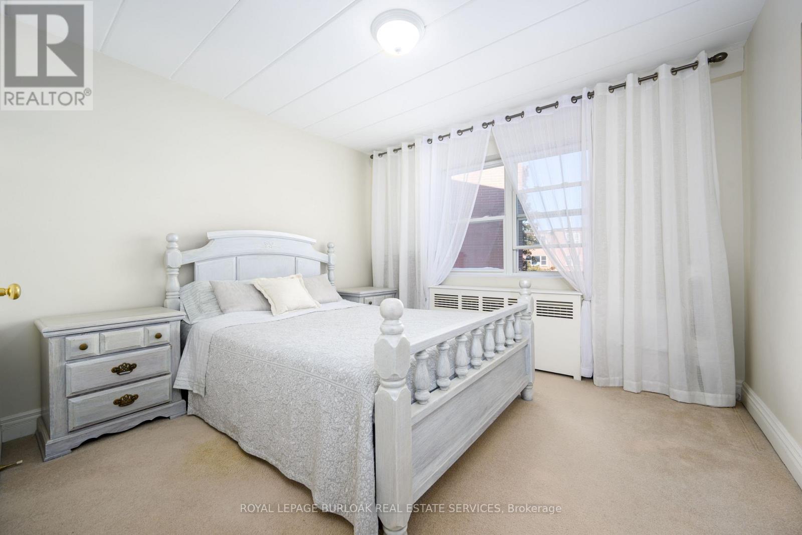 Photo 20 of 9 2422 New Street, Burlington ON