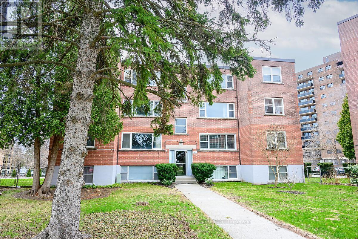 Photo 2 of 9 2422 New Street, Burlington ON