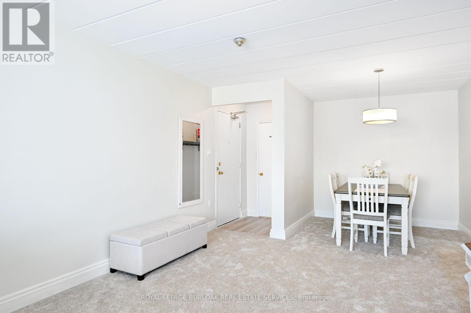 Photo 6 of 9 2422 New Street, Burlington ON