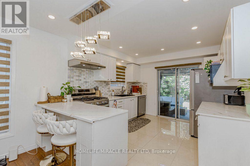 Photo 2 of 6593 Edenwood Drive, Mississauga ON