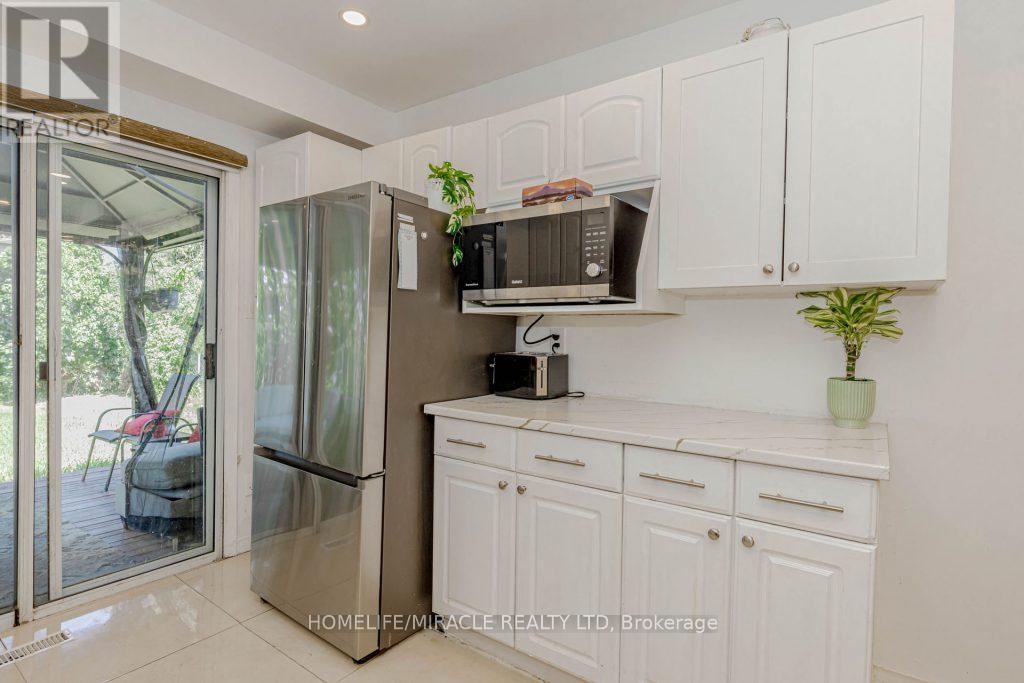 Photo 5 of 6593 Edenwood Drive, Mississauga ON