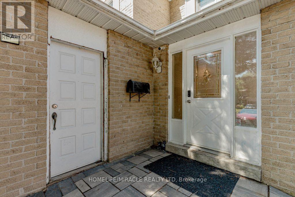 Photo 7 of 6593 Edenwood Drive, Mississauga ON