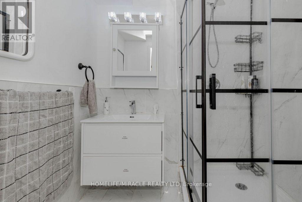 Photo 19 of 6593 Edenwood Drive, Mississauga ON
