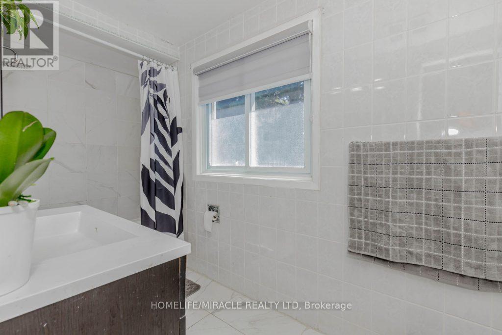 Photo 17 of 6593 Edenwood Drive, Mississauga ON