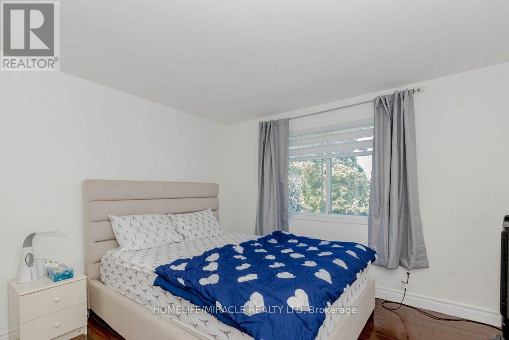 Photo 13 of 6593 Edenwood Drive, Mississauga ON