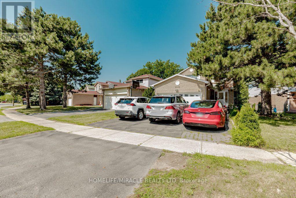 Photo 3 of 6593 Edenwood Drive, Mississauga ON