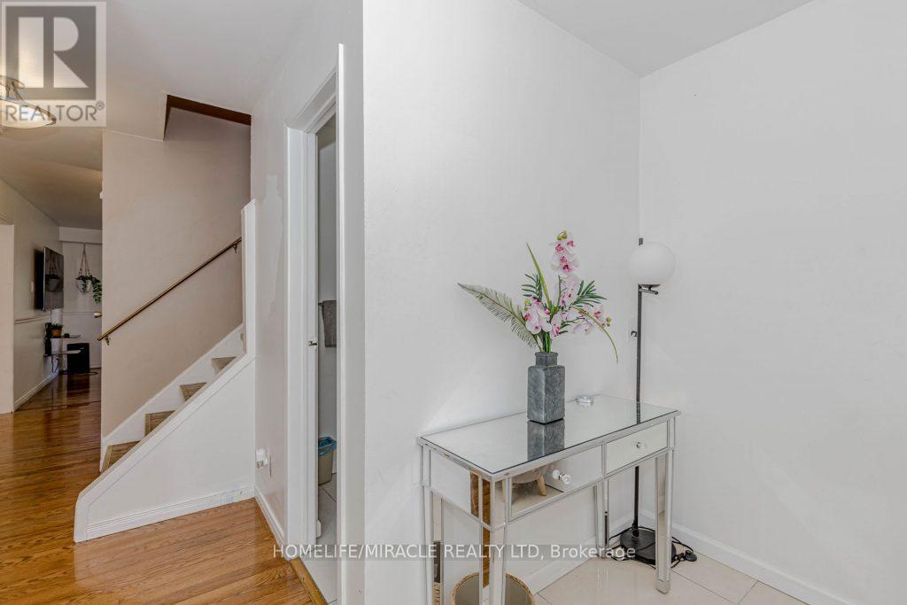 Photo 21 of 6593 Edenwood Drive, Mississauga ON