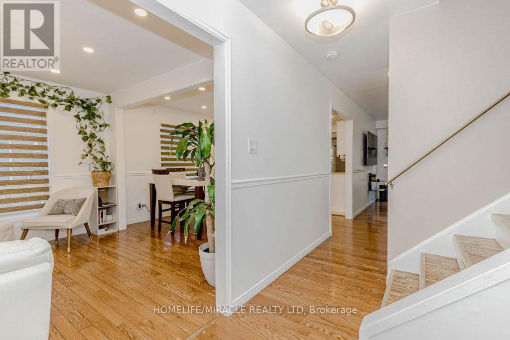 Photo 9 of 6593 Edenwood Drive, Mississauga ON