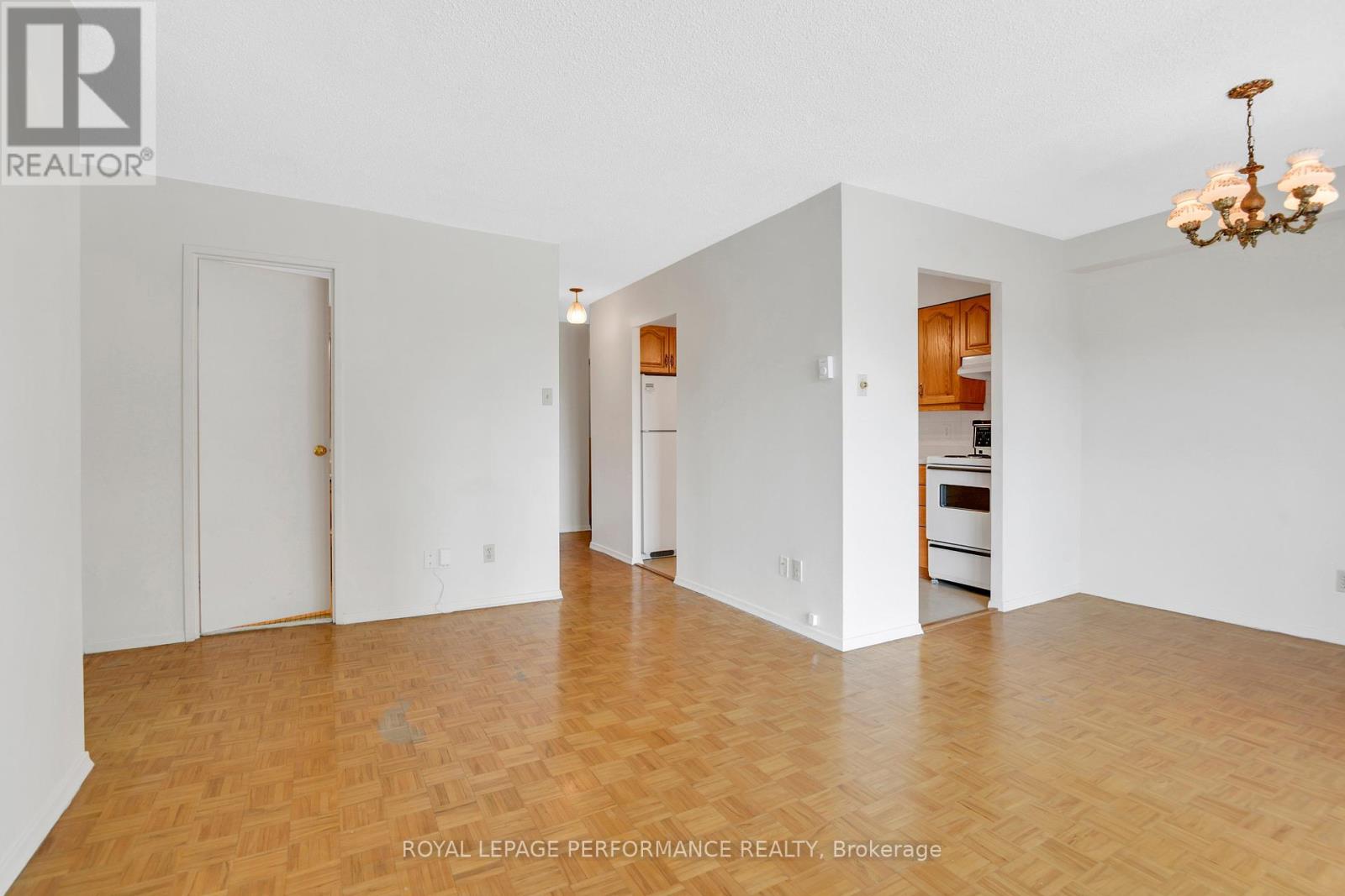 Photo 40 of 202 158 B Mcarthur Avenue, Ottawa ON