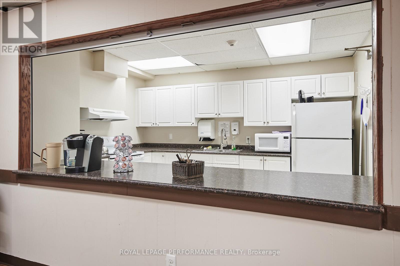 Photo 36 of 202 158 B Mcarthur Avenue, Ottawa ON