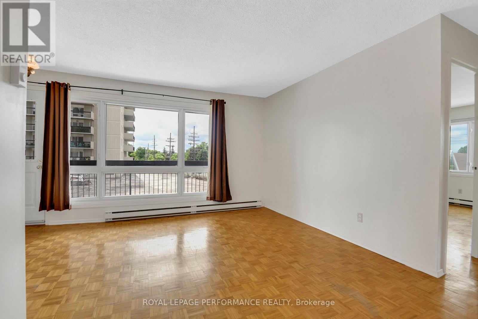 Photo 18 of 202 158 B Mcarthur Avenue, Ottawa ON
