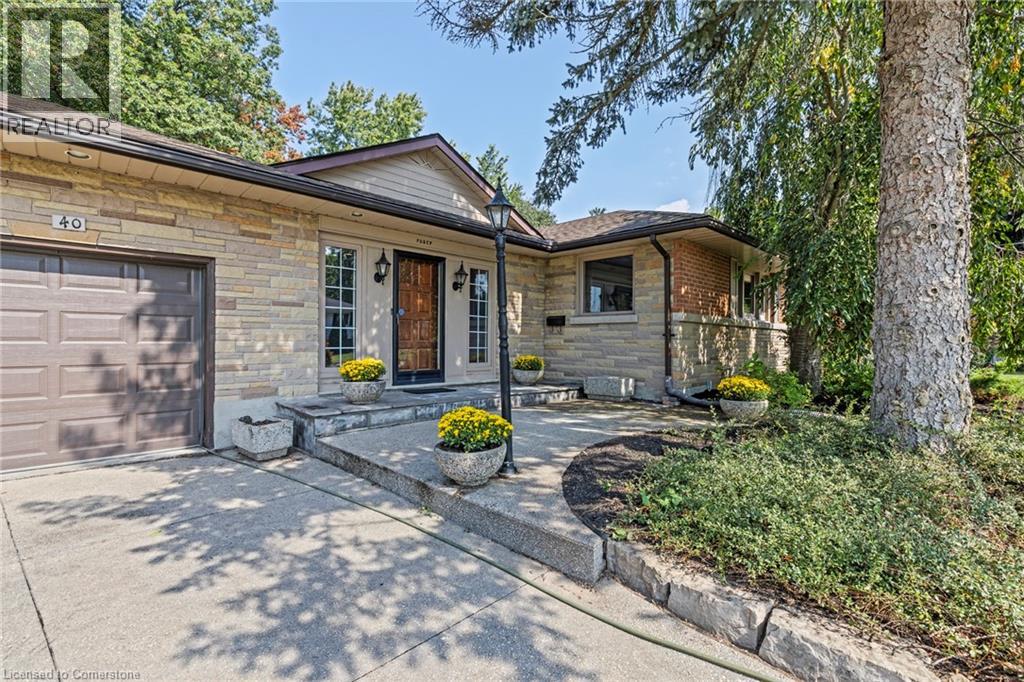 Photo 8 of 40 Bertram Drive, Dundas ON