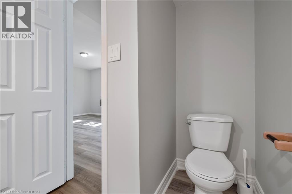 Photo 13 of 40 Bertram Drive, Dundas ON