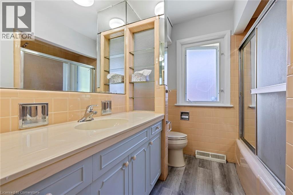 Photo 2 of 40 Bertram Drive, Dundas ON