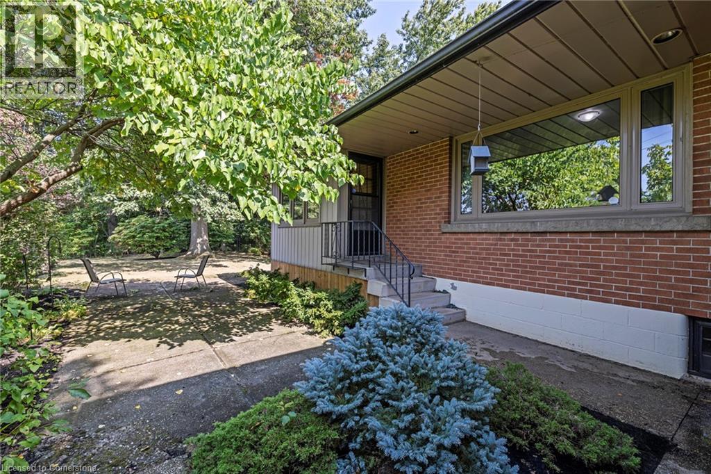 Photo 7 of 40 Bertram Drive, Dundas ON