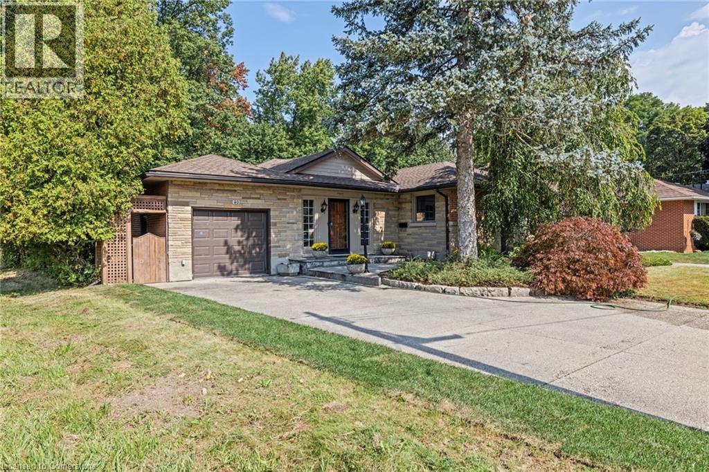 Photo 17 of 40 Bertram Drive, Dundas ON
