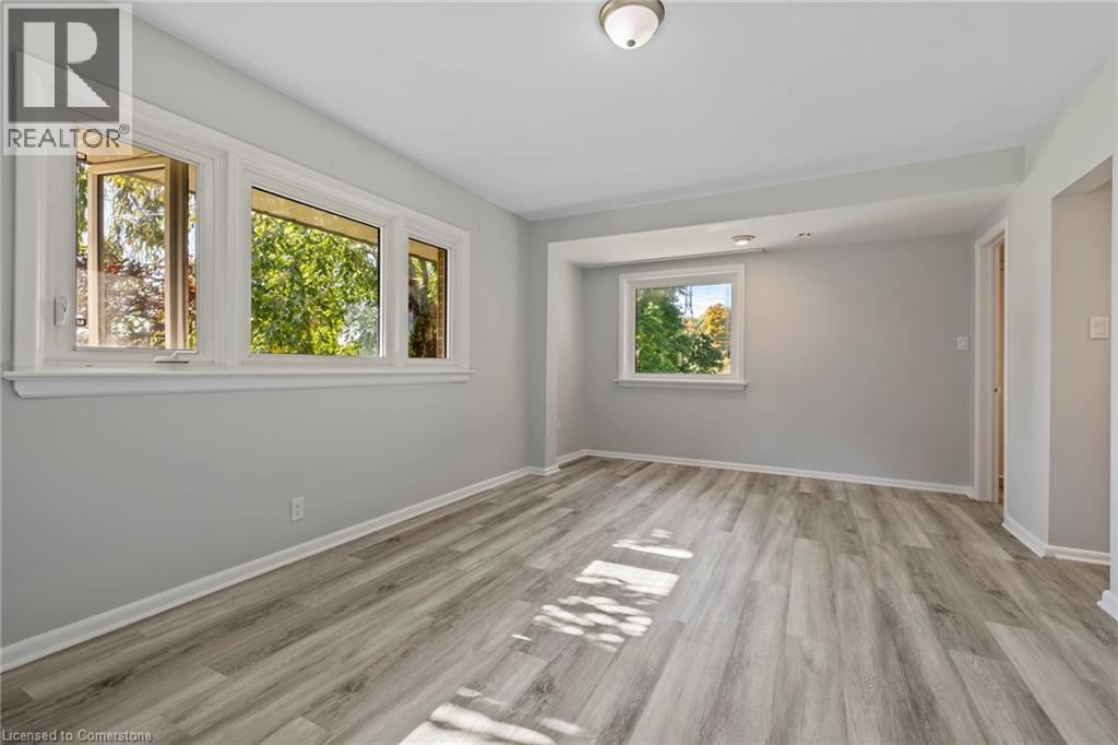 Photo 5 of 40 Bertram Drive, Dundas ON