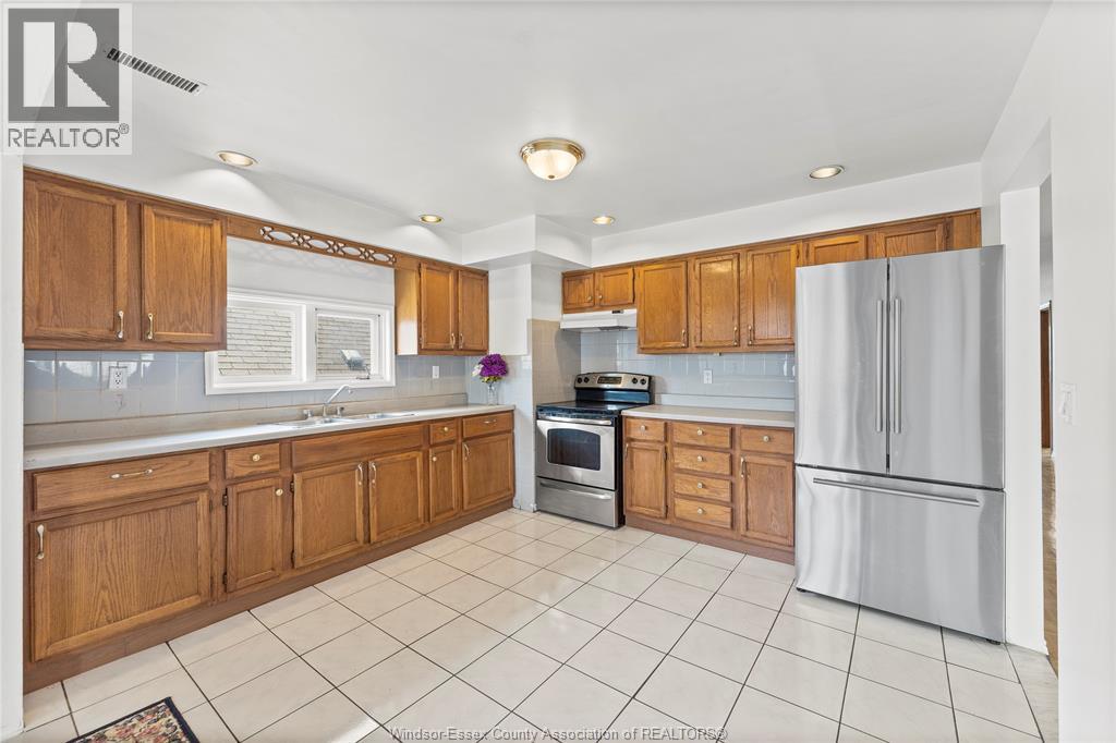 Photo 18 of 1637 Drouillard, Windsor ON