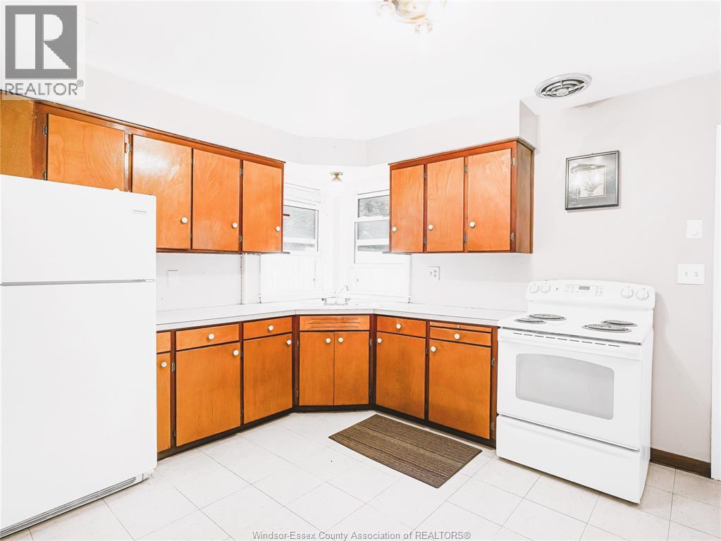 Photo 10 of 1637 Drouillard, Windsor ON