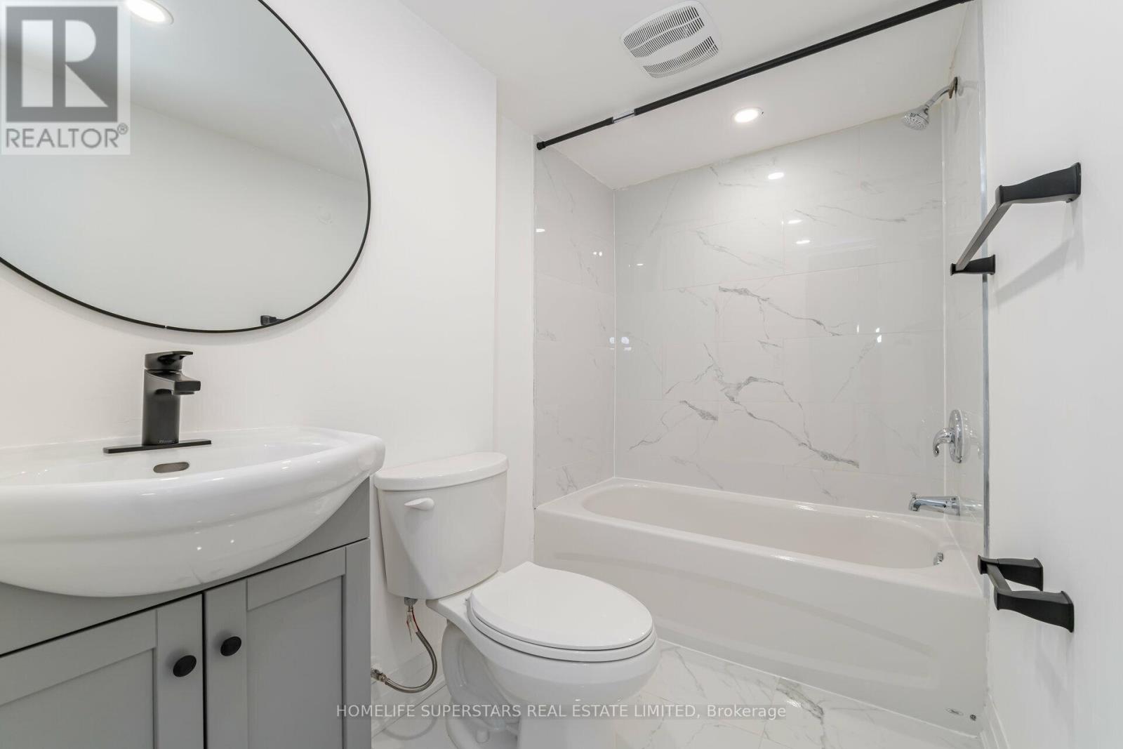 Photo 12 of 3 New Seabury Drive, Vaughan ON