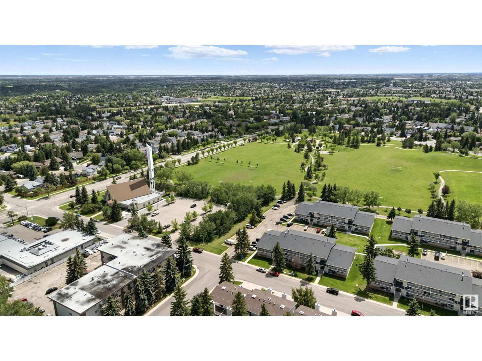 Photo 10 of 4632 151 St Nw, Edmonton AB