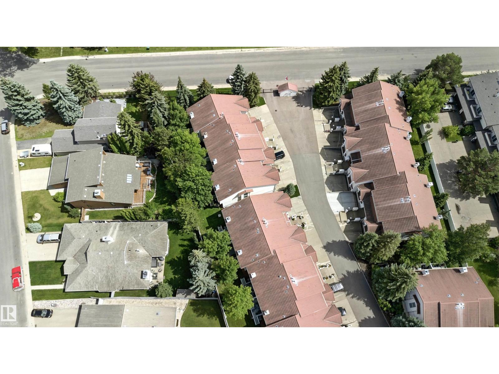Photo 15 of 4632 151 St Nw, Edmonton AB