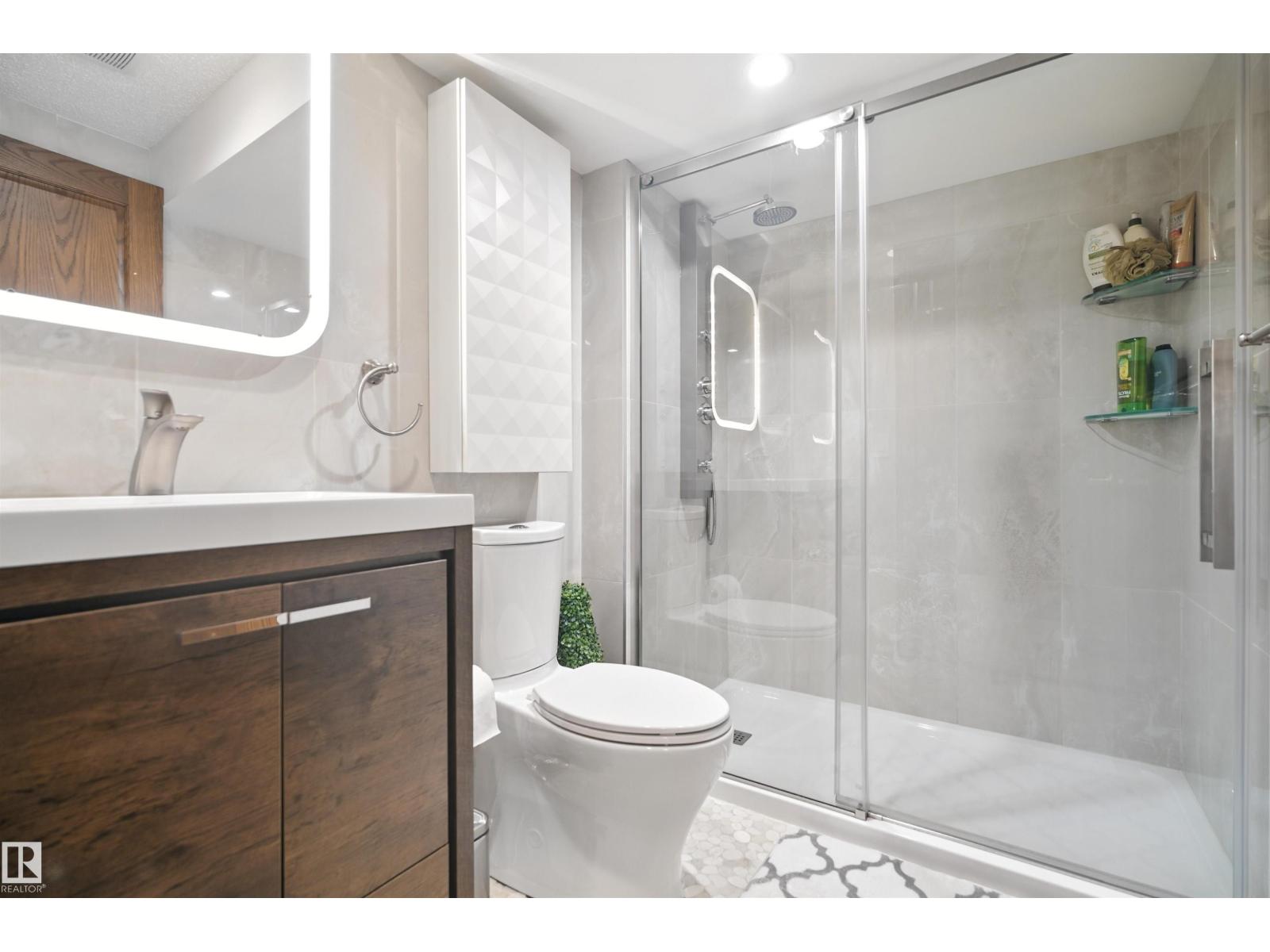 Photo 1 of 4632 151 St Nw, Edmonton AB