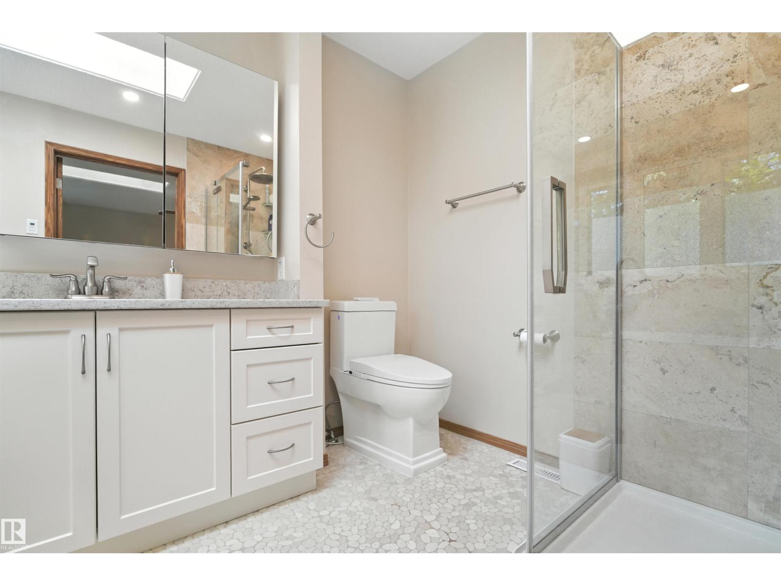 Photo 3 of 4632 151 St Nw, Edmonton AB