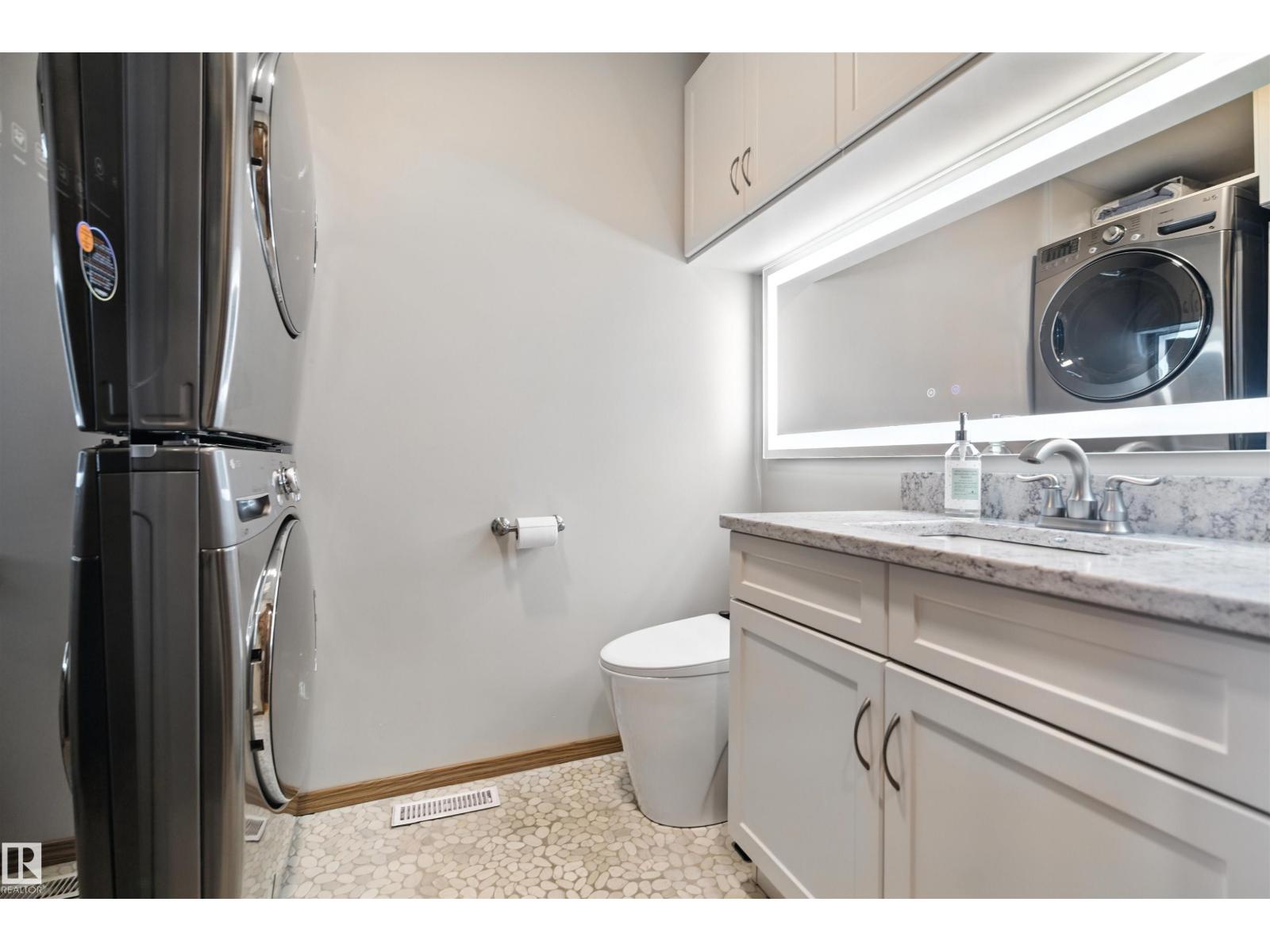Photo 2 of 4632 151 St Nw, Edmonton AB