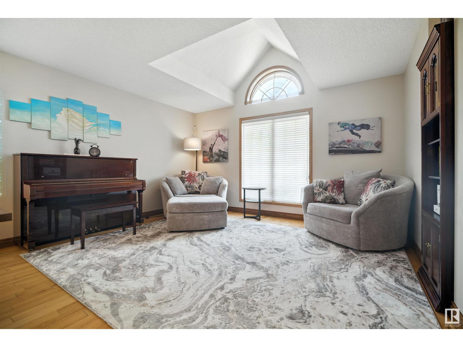 Photo 12 of 4632 151 St Nw, Edmonton AB