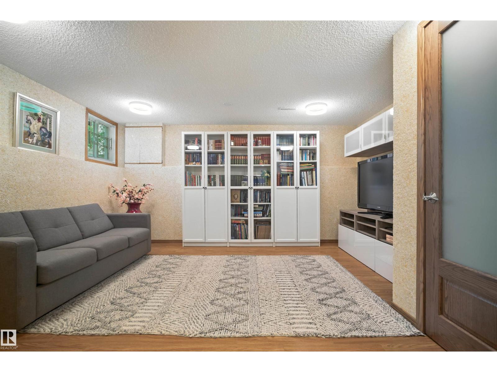 Photo 13 of 4632 151 St Nw, Edmonton AB