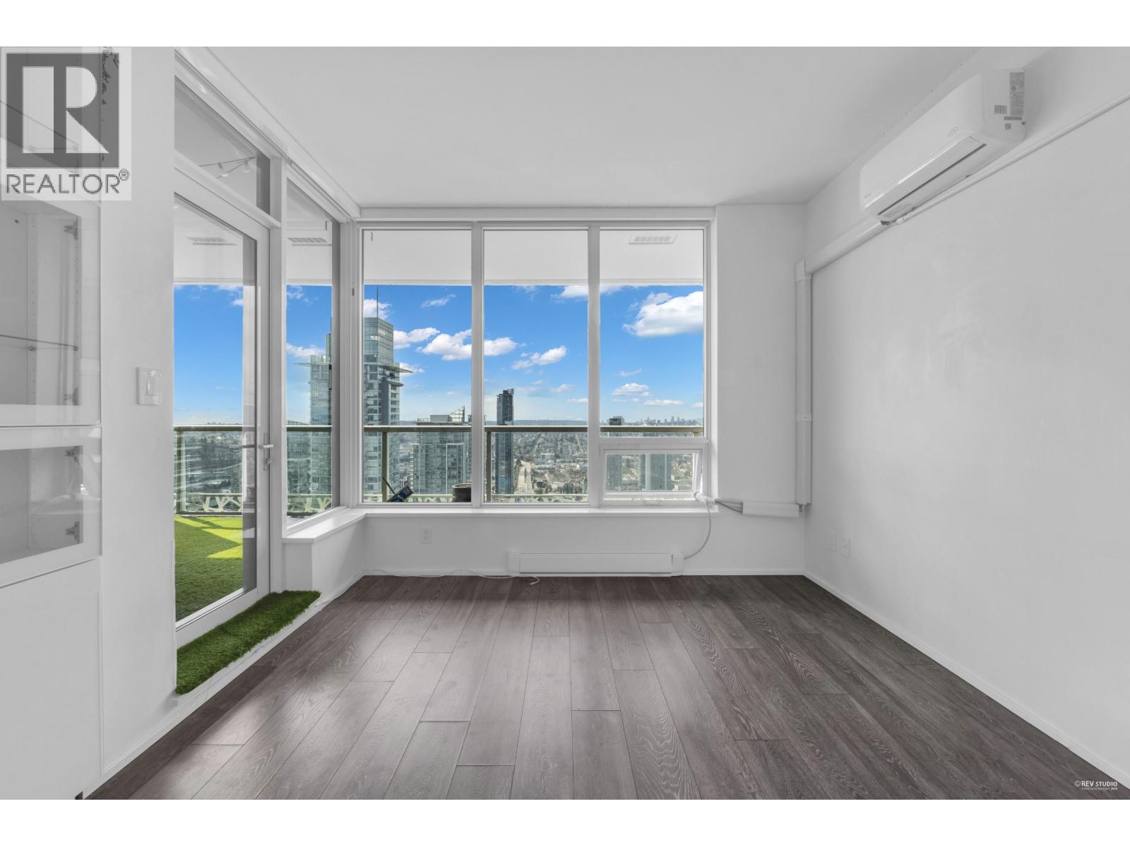 Photo 11 of 4608 1955 Alpha Way, Burnaby BC