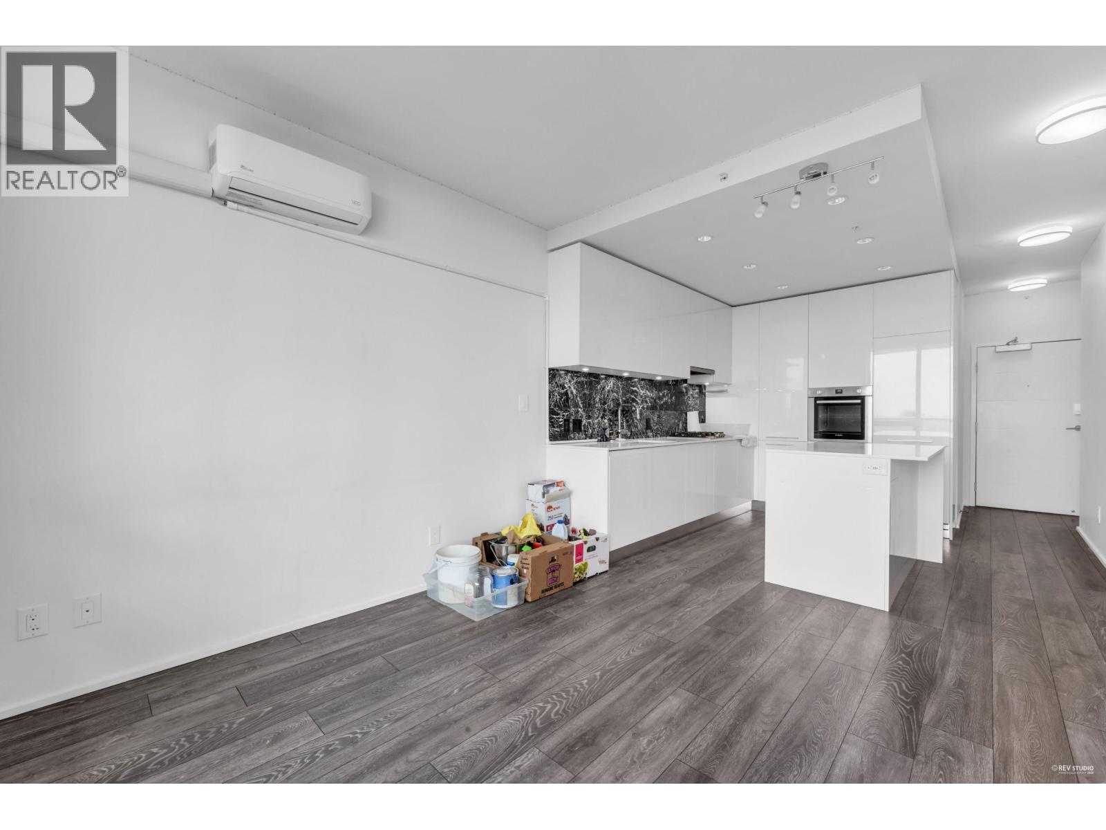Photo 15 of 4608 1955 Alpha Way, Burnaby BC