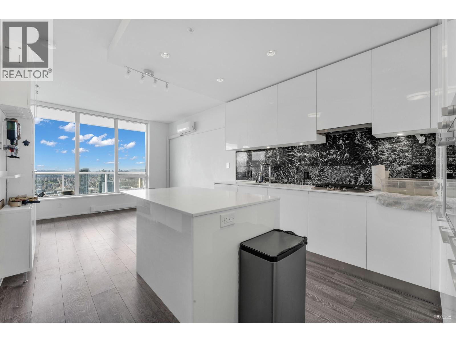 Photo 6 of 4608 1955 Alpha Way, Burnaby BC
