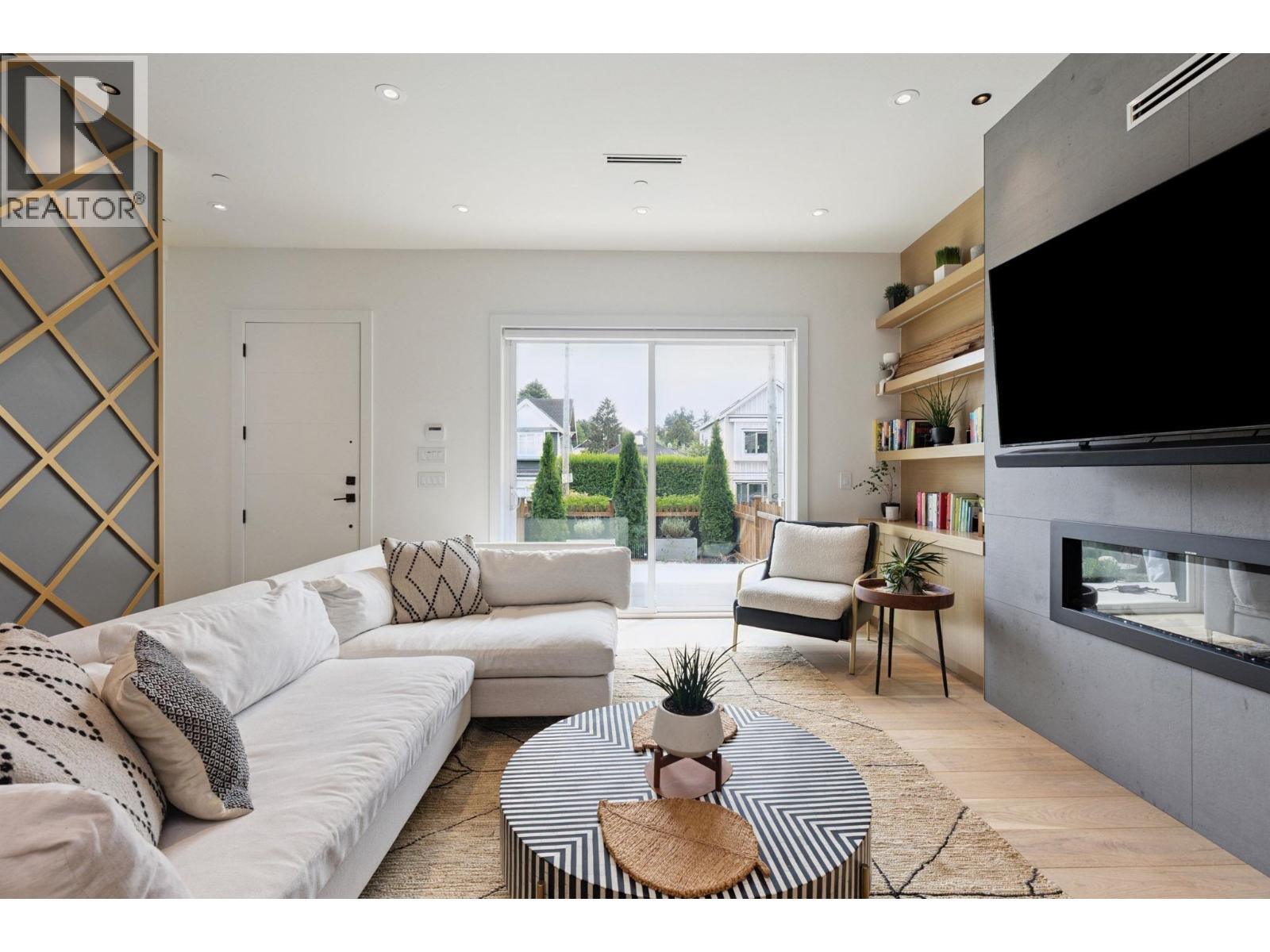 Photo 10 of 1 1621 E 11 Th Avenue, Vancouver BC