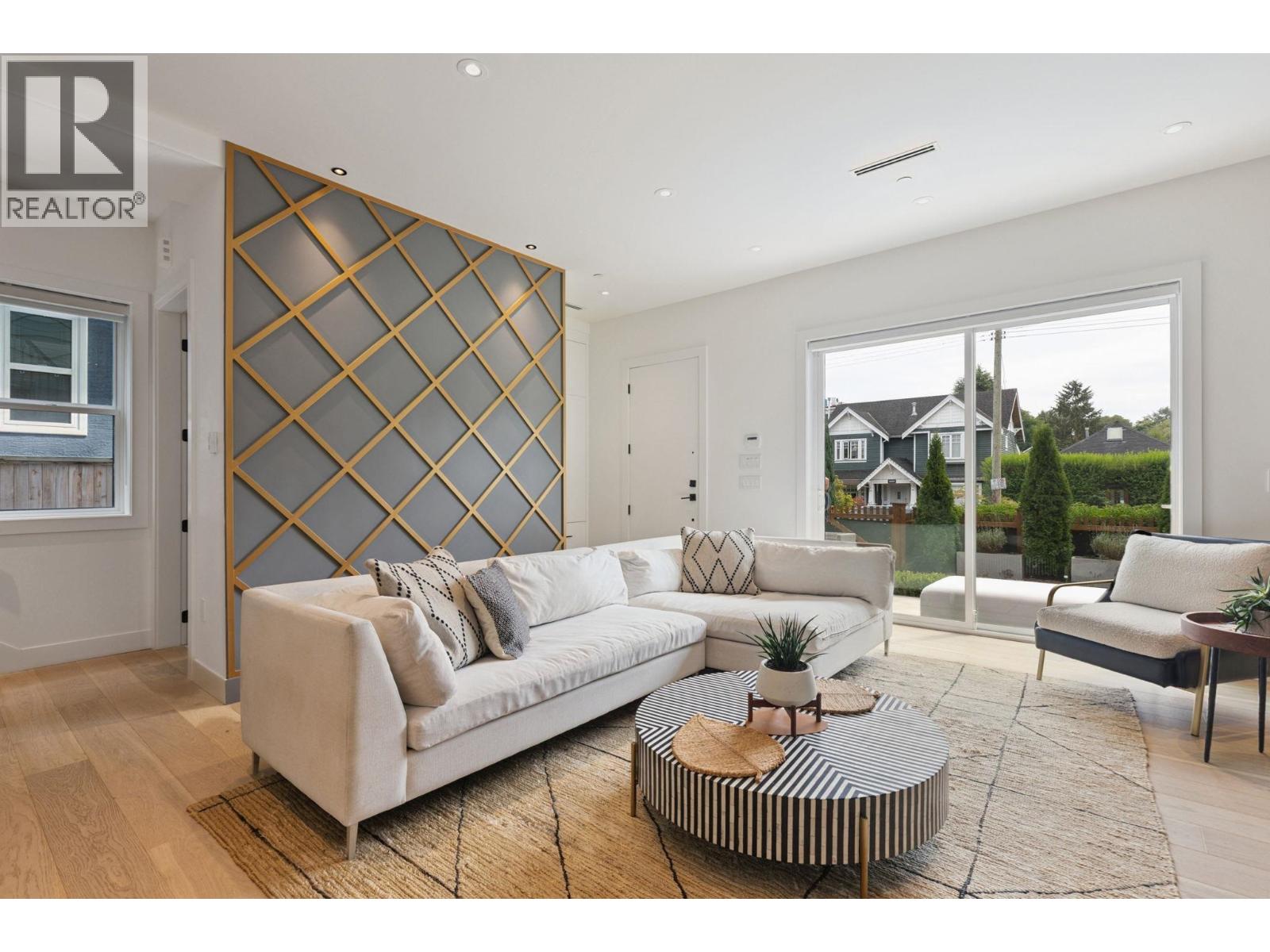 Photo 11 of 1 1621 E 11 Th Avenue, Vancouver BC