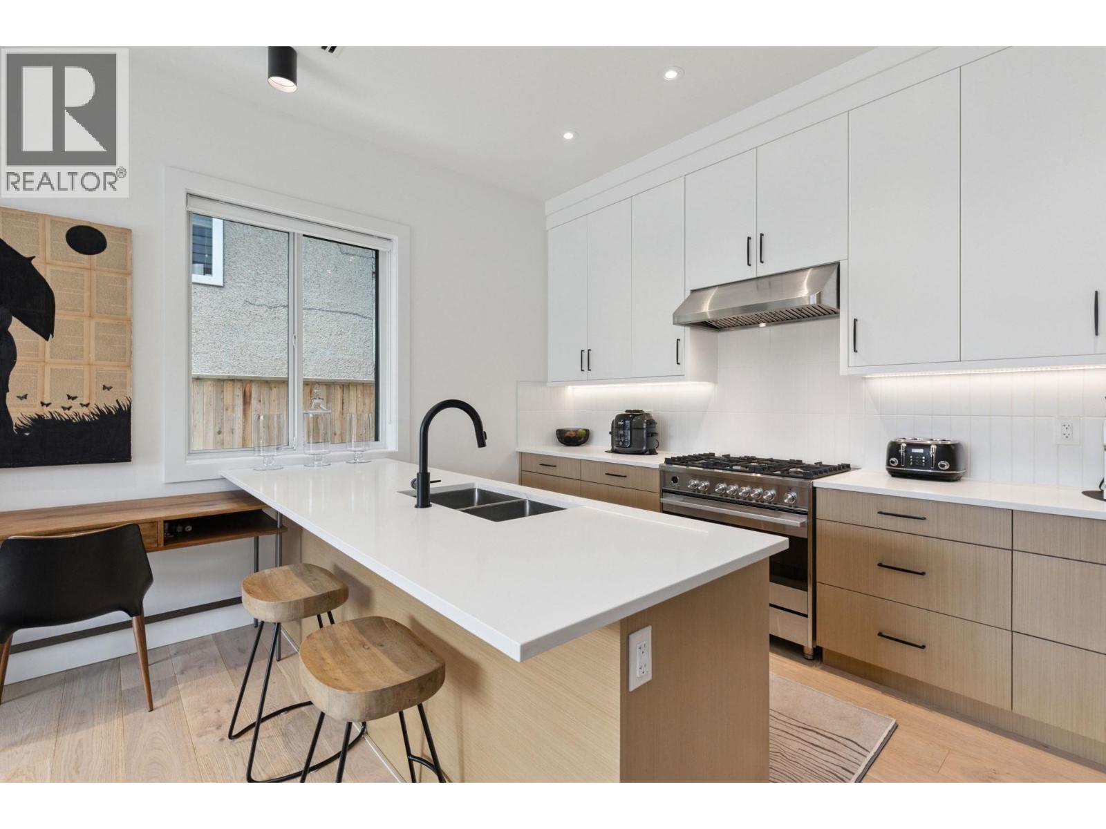 Photo 16 of 1 1621 E 11 Th Avenue, Vancouver BC