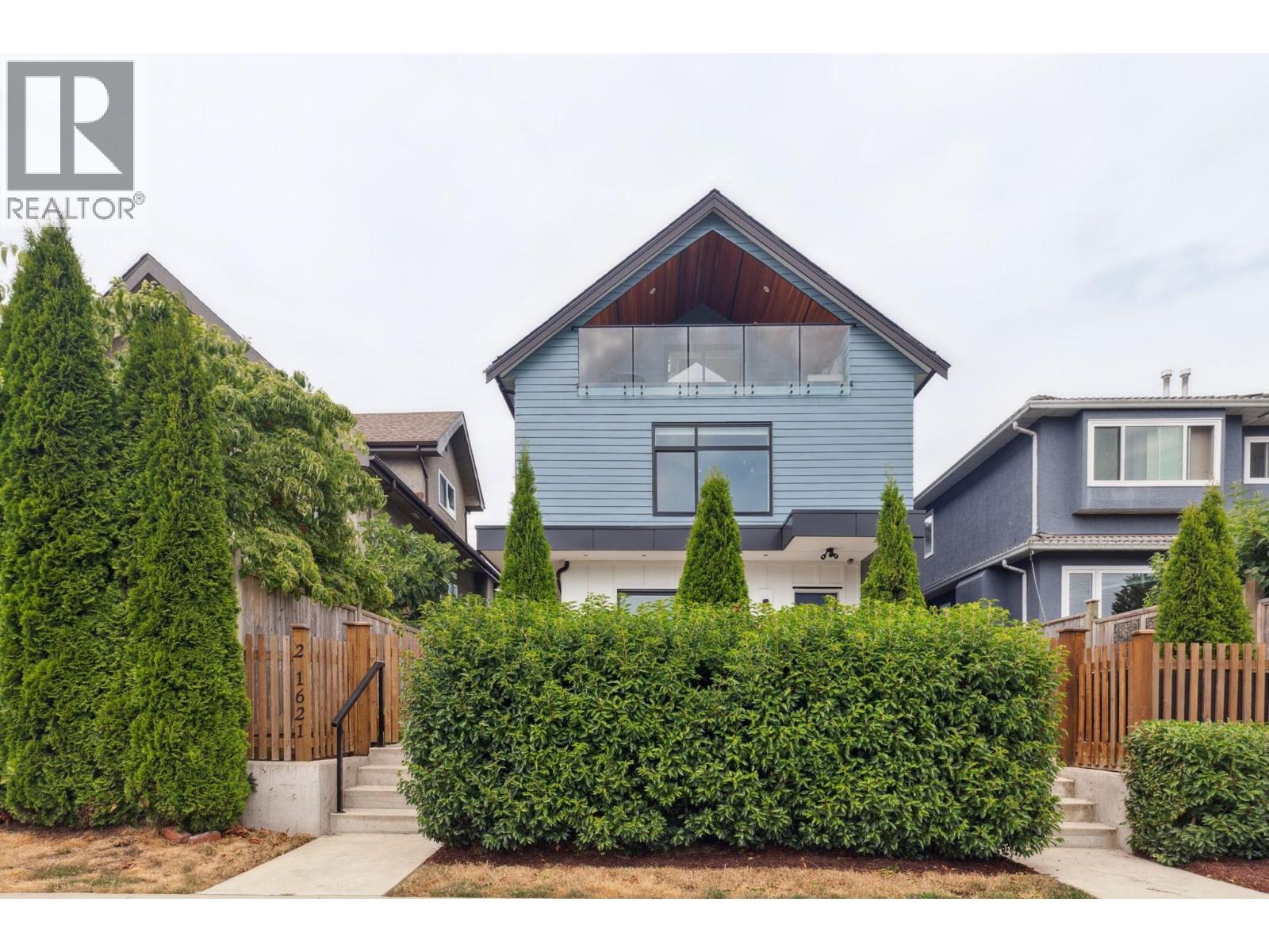 Photo 2 of 1 1621 E 11 Th Avenue, Vancouver BC