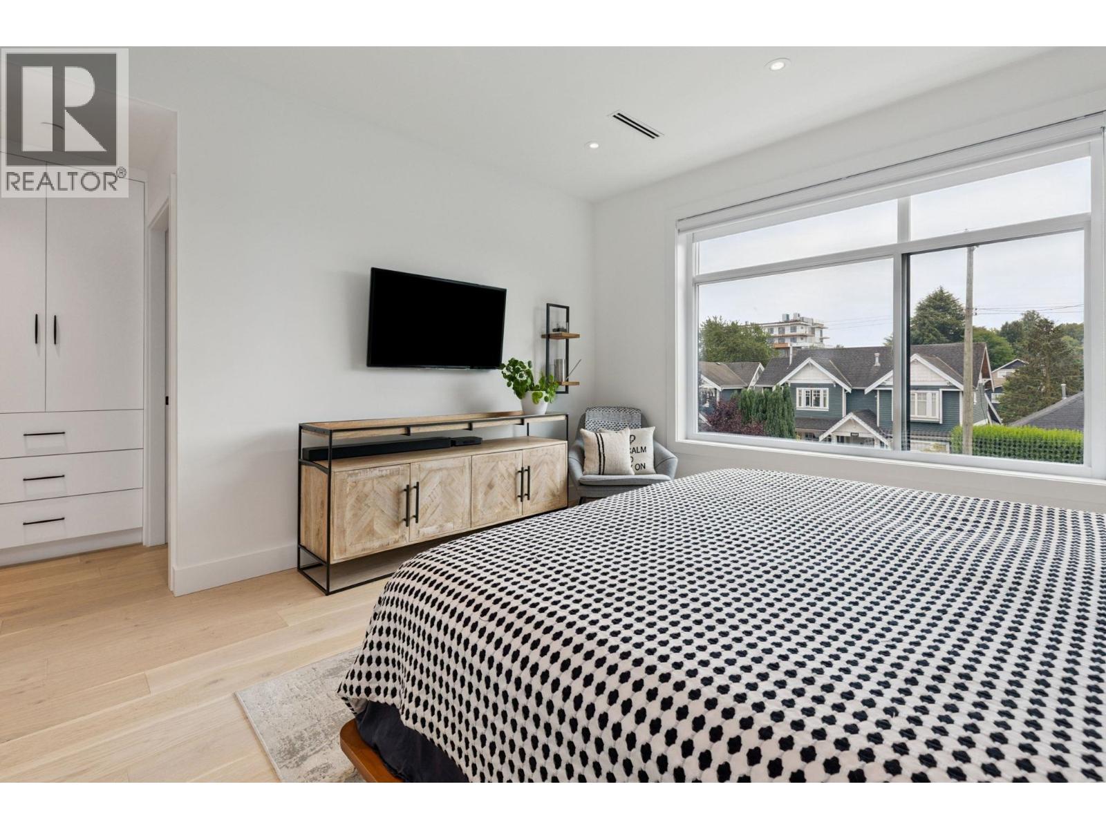 Photo 23 of 1 1621 E 11 Th Avenue, Vancouver BC