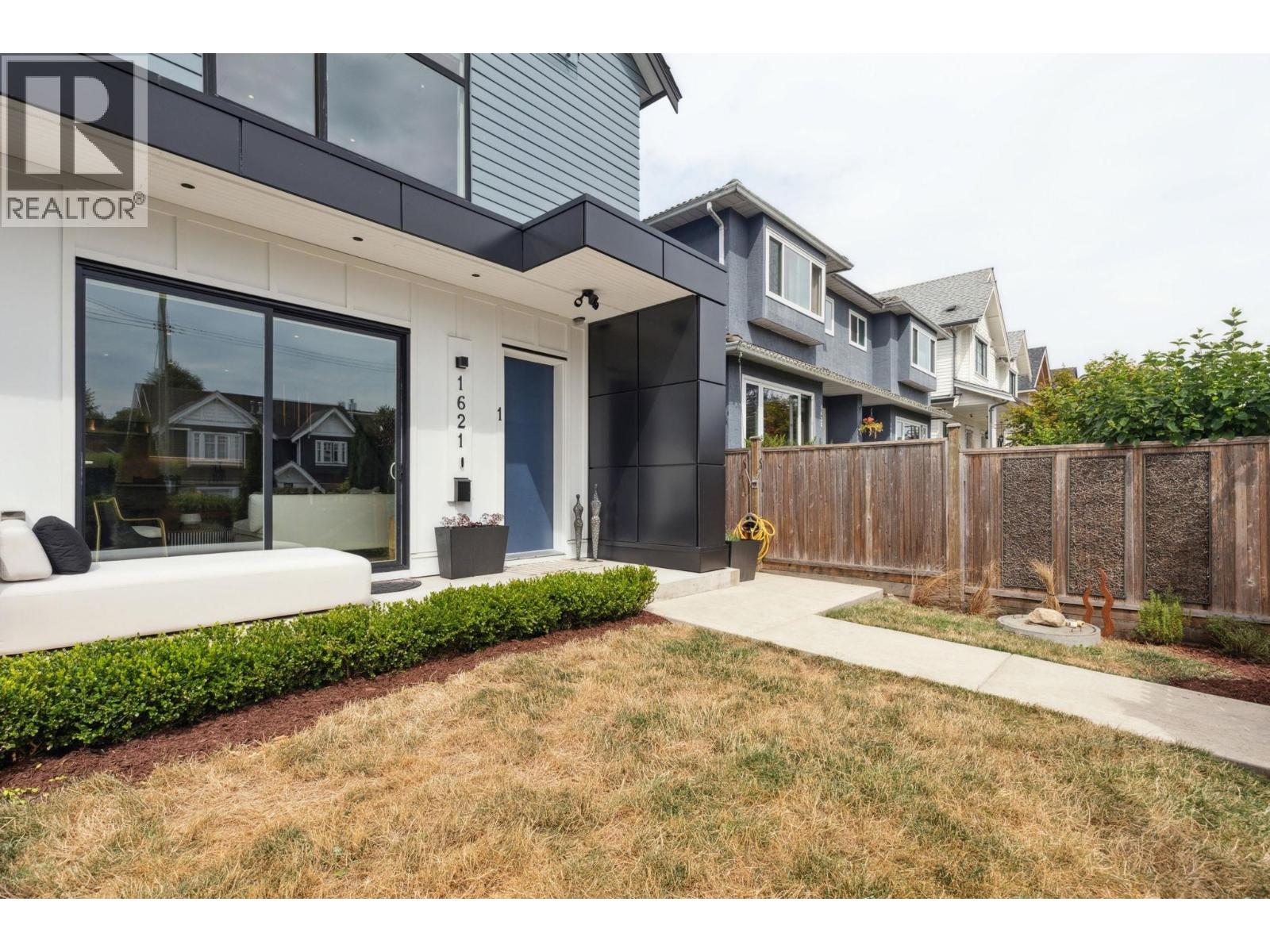 Photo 3 of 1 1621 E 11 Th Avenue, Vancouver BC