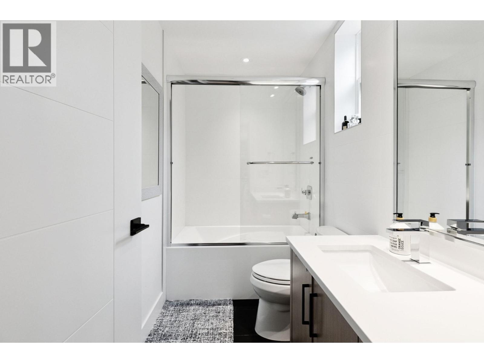 Photo 32 of 1 1621 E 11 Th Avenue, Vancouver BC