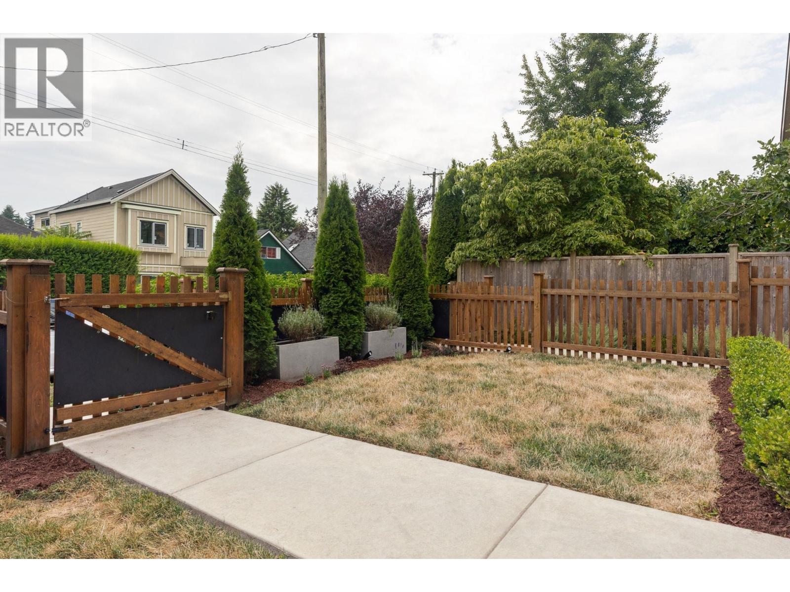 Photo 5 of 1 1621 E 11 Th Avenue, Vancouver BC